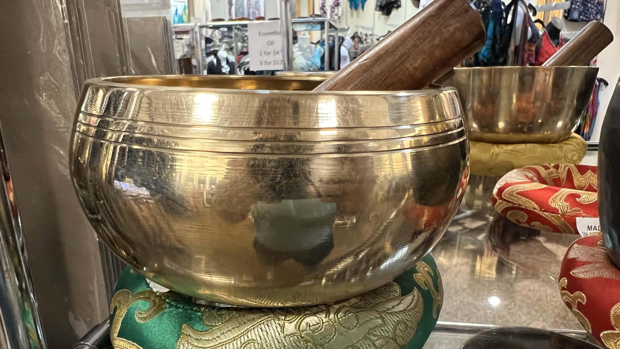 8 cm / 3.2" Plain Golden Color Singing Bowl for Meditation, Relaxation & Healing with Wooden Mallet