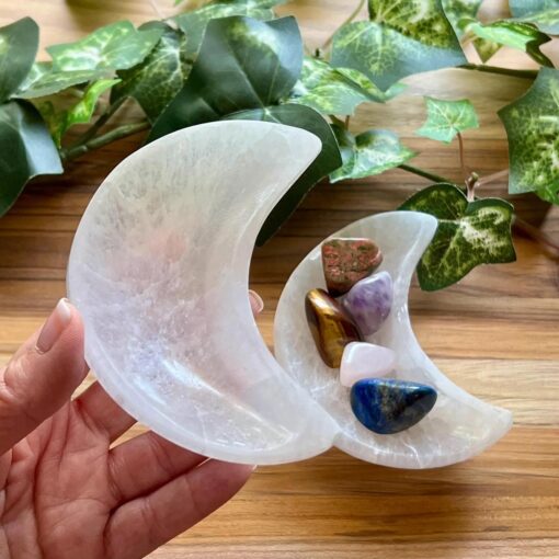 Selenite Moon Shaped Bowl: Lunar Vessel of Purification & Etheric Charging (2.4–5.5 Inch)