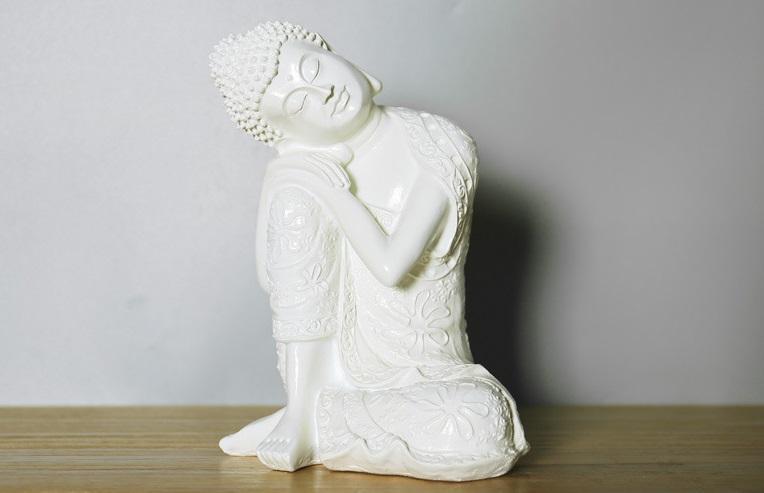 Sitting Buddha White Resin Figures Statue Ornament Indoor or Outdoor Decor